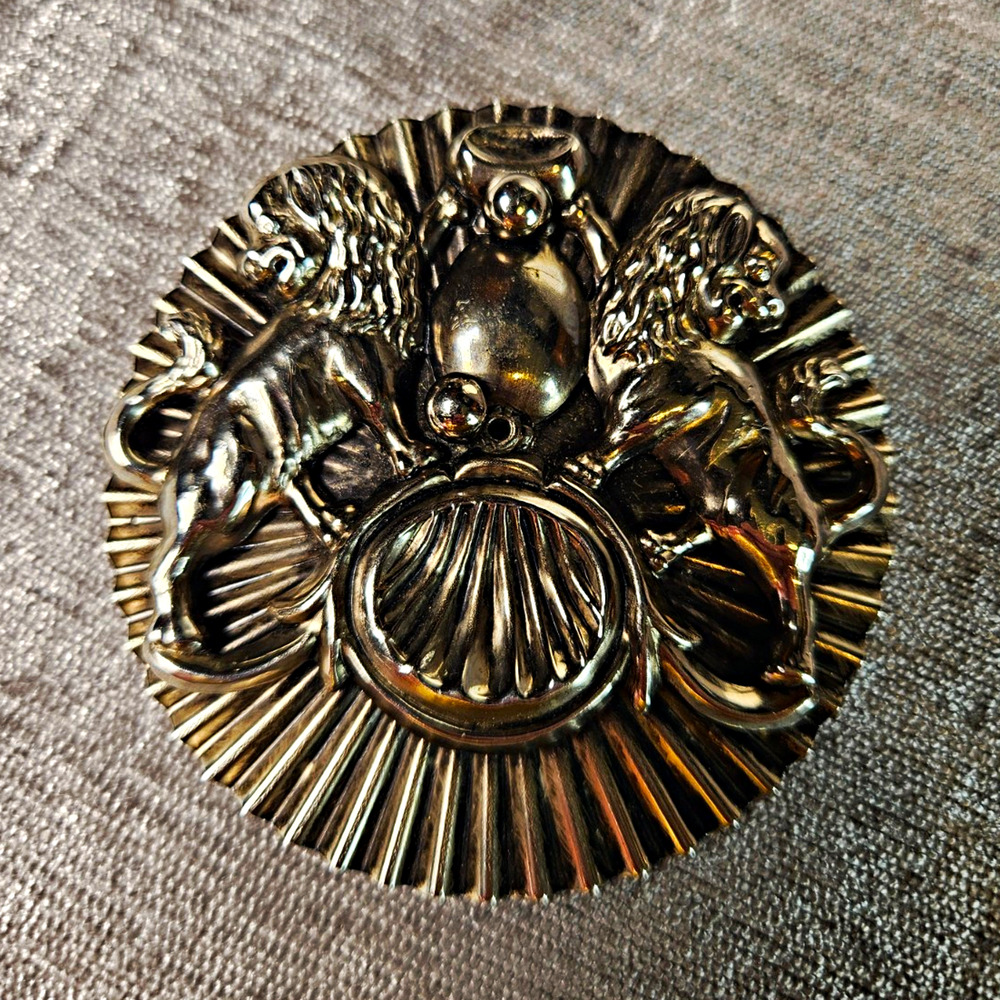 Silver Tone Metal Round Lion Animal Motif Brooch Pin Pendant Vintage